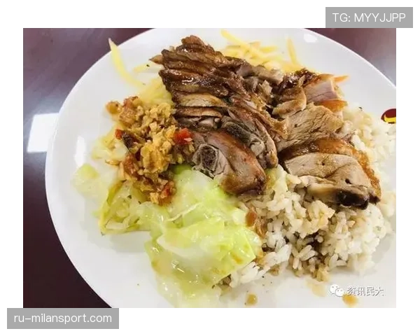 陈艺文今天又瘦了，连饭都敢少吃到这份上？真怀疑她是不是换了空气吃饭！
