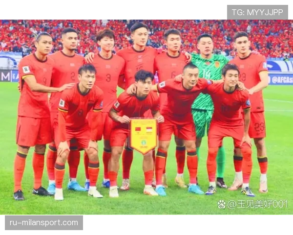 国足备战世预赛18强赛进入关键期，主教练着重演练进攻组合